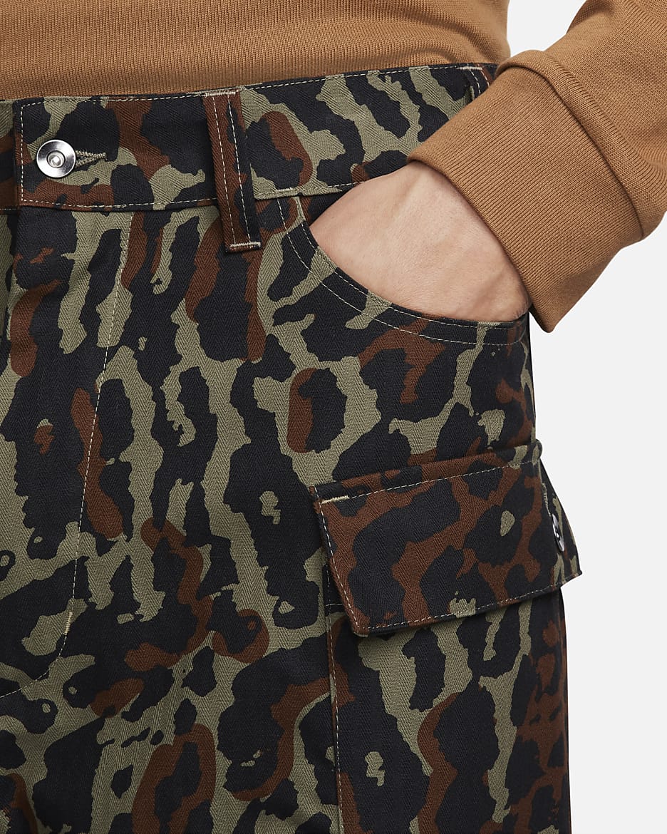 Pants cargo con estampado en toda la prenda para hombre Nike Life. Nike